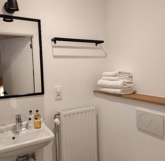استودیوی استاندارد, B&b In Den Roden Schilt