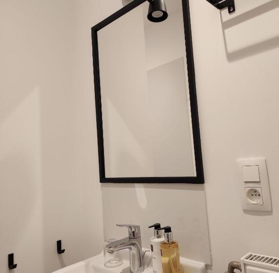 استودیوی استاندارد, B&b In Den Roden Schilt
