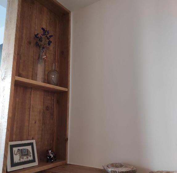 استودیوی استاندارد, B&b In Den Roden Schilt