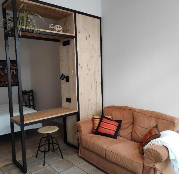 استودیوی استاندارد, B&b In Den Roden Schilt