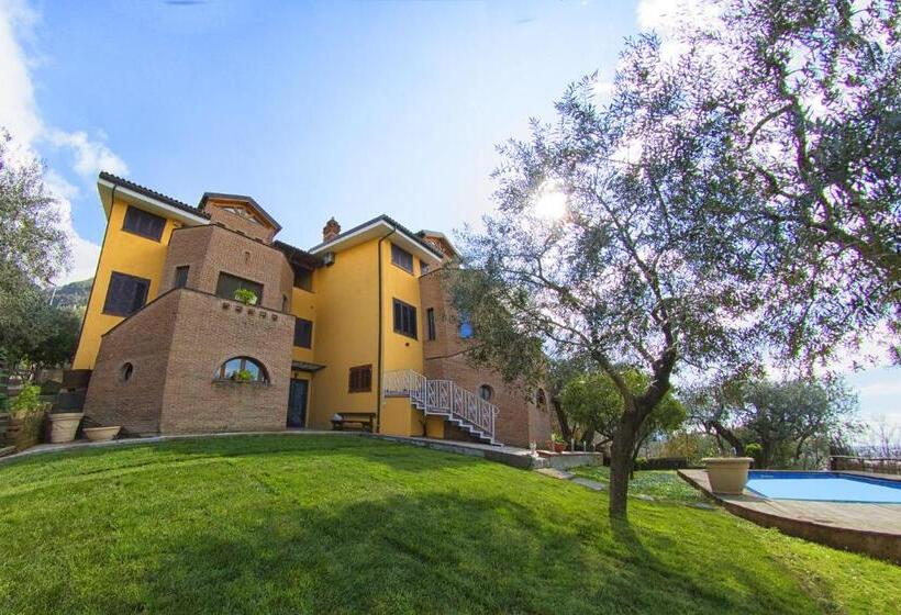 سوییت با چشم‌انداز استخر, Villa C Luxury Estate