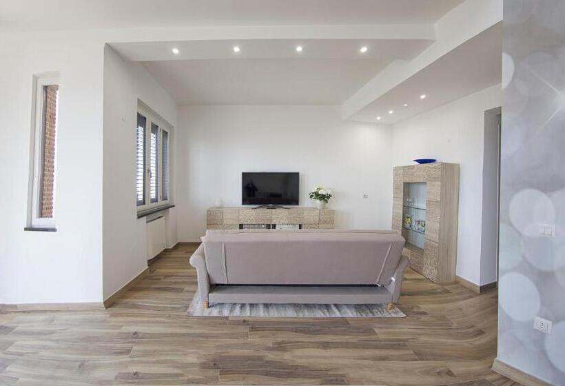 سوییت با چشم‌انداز استخر, Villa C Luxury Estate