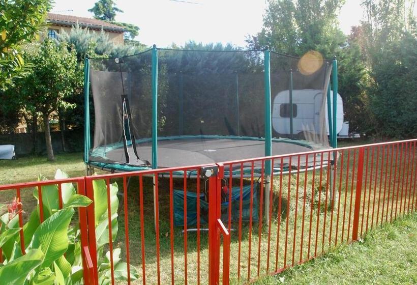 اتاق خانوادگی, Les Volets Bleus Provence