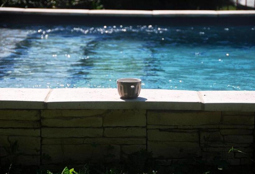 کلبه ییلاقی, Les Volets Bleus Provence