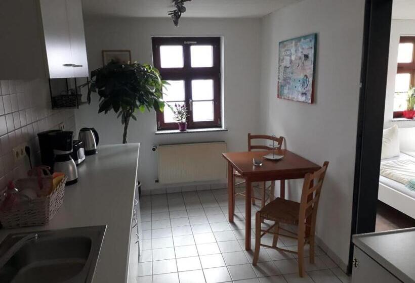 اتاق لوکس, Trobischhof