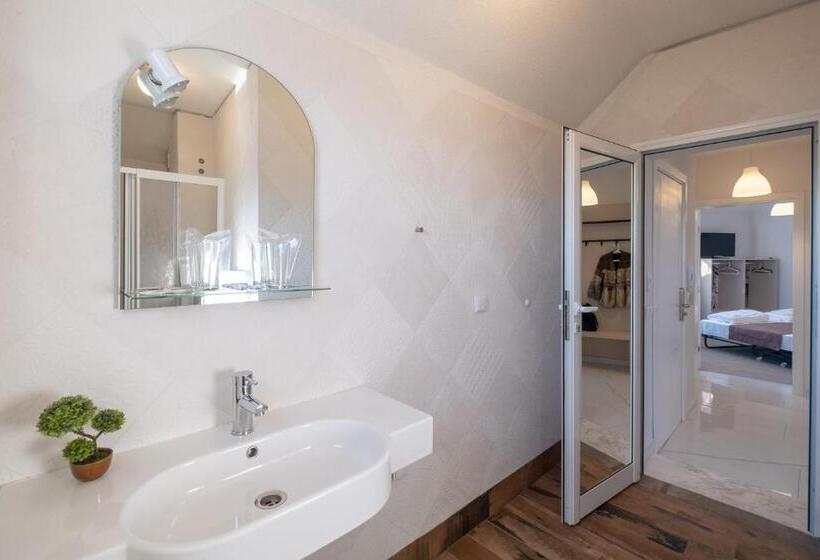 1 Bedroom Penthouse Apartment, Blue Label Apart House