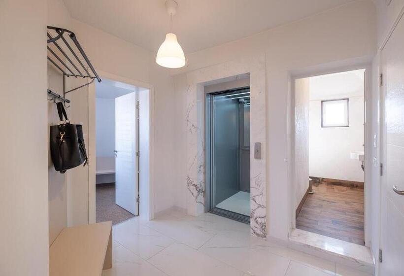 1 Bedroom Penthouse Apartment, Blue Label Apart House