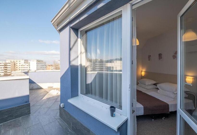 1 Bedroom Penthouse Apartment, Blue Label Apart House