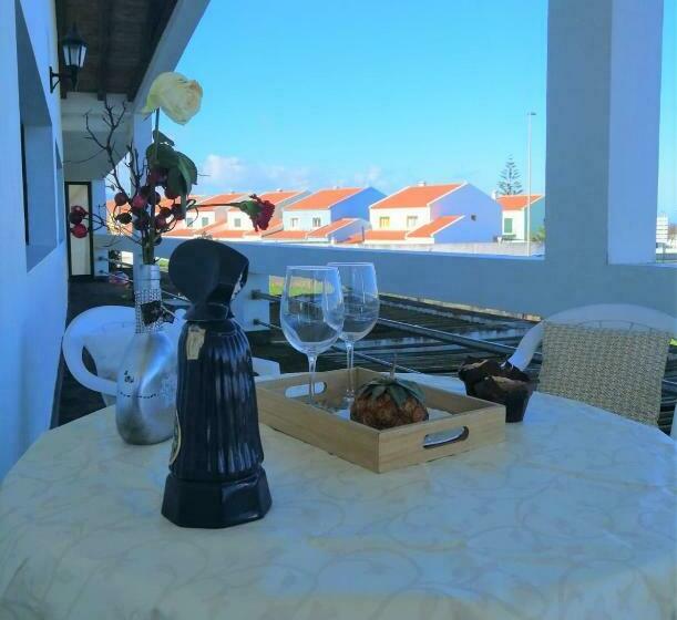 اتاق راحتی سه تخته, Surf & Guest Lorena´s House