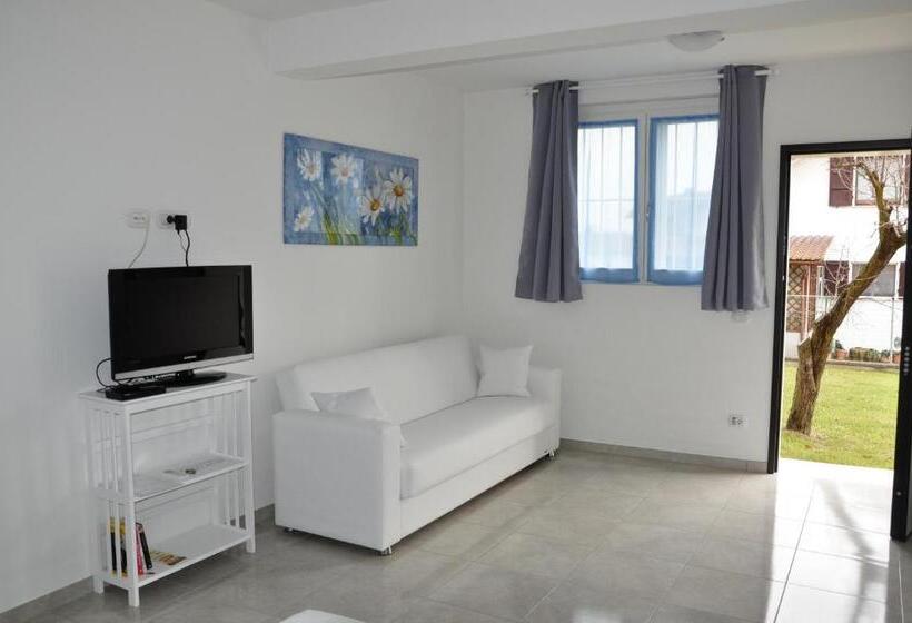 اتاق استاندارد سه نفره, La Casa Dei Nonni