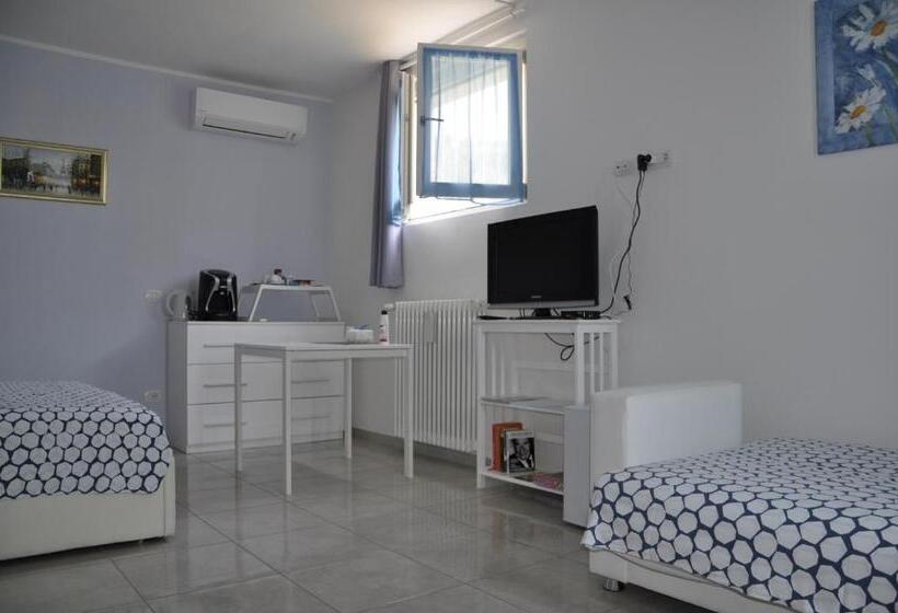 اتاق استاندارد سه نفره, La Casa Dei Nonni
