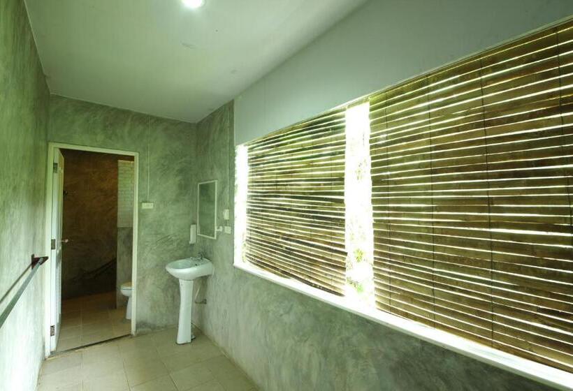 اتاق استاندارد چهار تخته, Hatthatara Resort