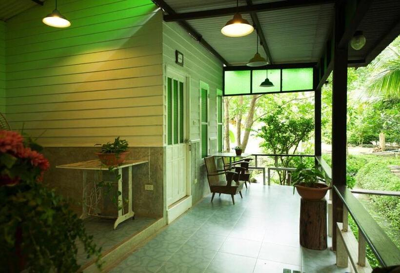 اتاق استاندارد با چشم‌انداز باغ, Hatthatara Resort