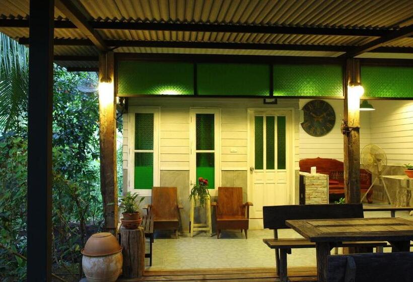 اتاق استاندارد با چشم‌انداز باغ, Hatthatara Resort