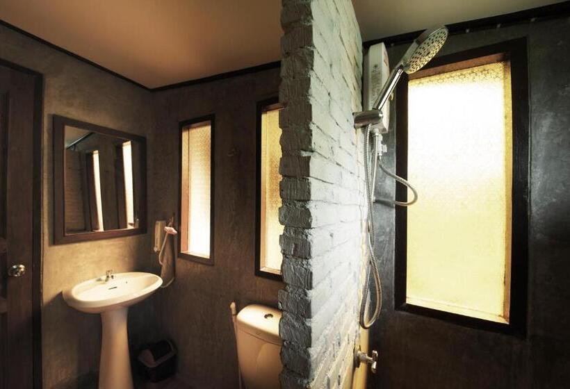 اتاق استاندارد با چشم‌انداز باغ, Hatthatara Resort