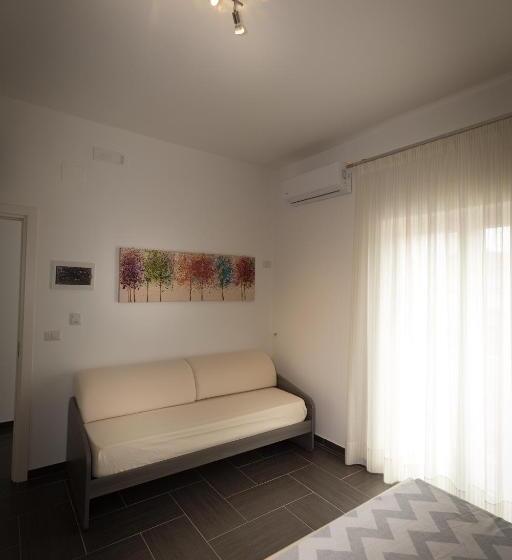 اتاق استاندارد سه تخته با بالکن, B&b Marco Polo 16