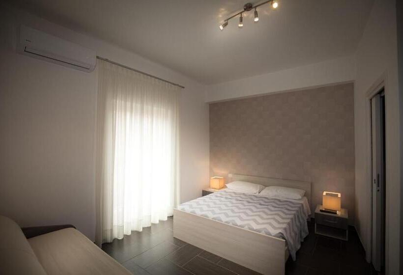 اتاق استاندارد سه تخته با بالکن, B&b Marco Polo 16