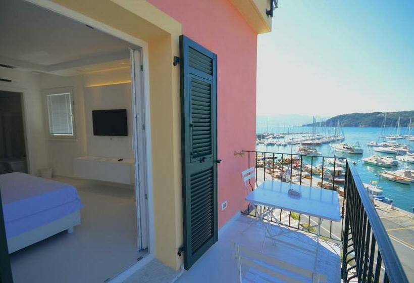 اتاق لوکس با بالکن و چشم‌انداز دریا, Al Molo Sea View Rooms