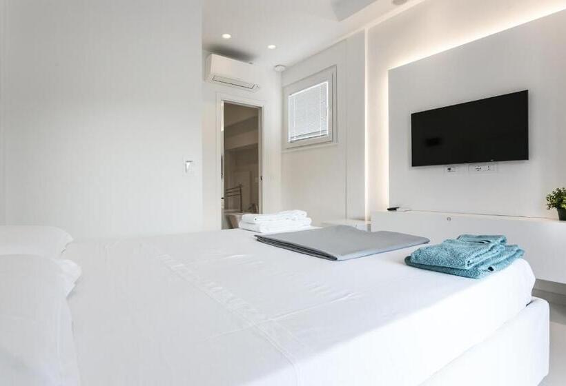 اتاق لوکس با بالکن و چشم‌انداز دریا, Al Molo Sea View Rooms