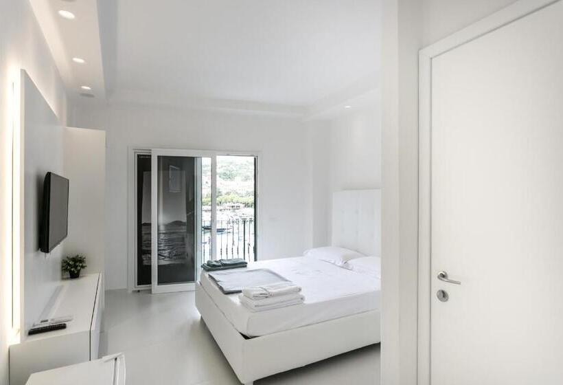 اتاق لوکس با بالکن و چشم‌انداز دریا, Al Molo Sea View Rooms