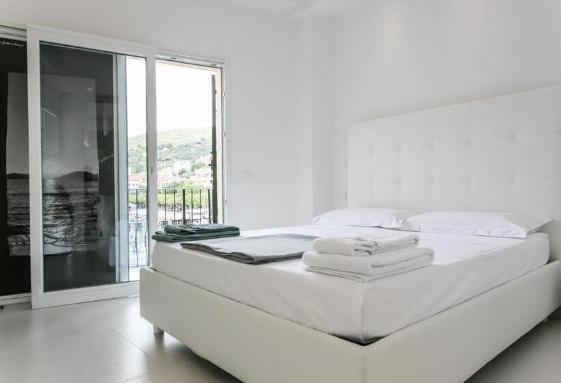 اتاق لوکس با بالکن و چشم‌انداز دریا, Al Molo Sea View Rooms