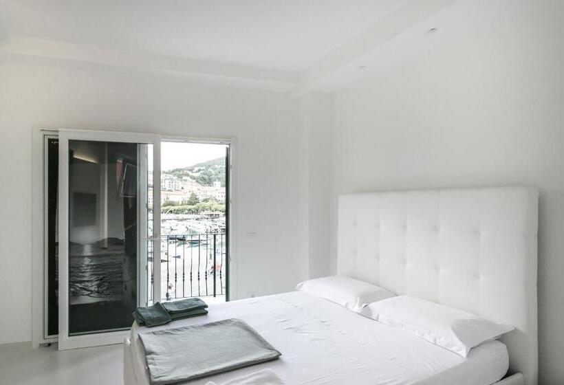 اتاق لوکس با بالکن و چشم‌انداز دریا, Al Molo Sea View Rooms