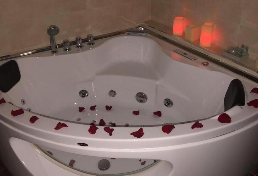 سوئیت با وان آب گرم, Casa Blanco Conde