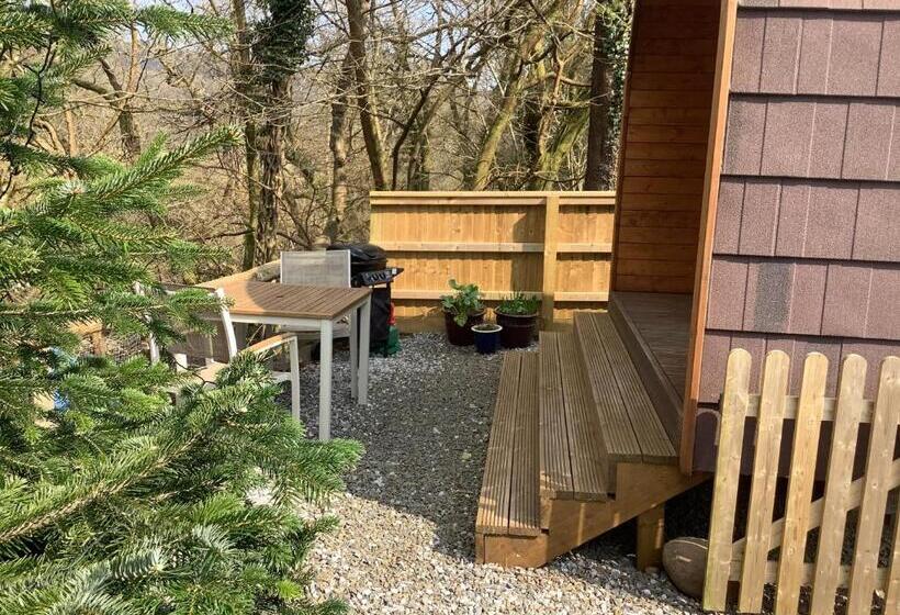 کلبه ییلاقی, Little London Bed & Breakfast And Glamping Pod