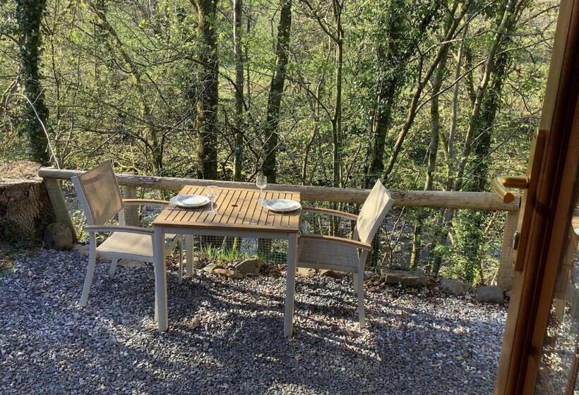 کلبه ییلاقی, Little London Bed & Breakfast And Glamping Pod