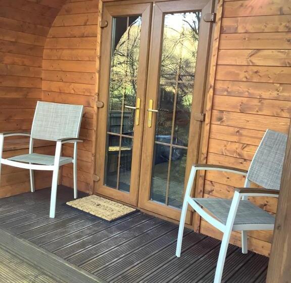 کلبه ییلاقی, Little London Bed & Breakfast And Glamping Pod