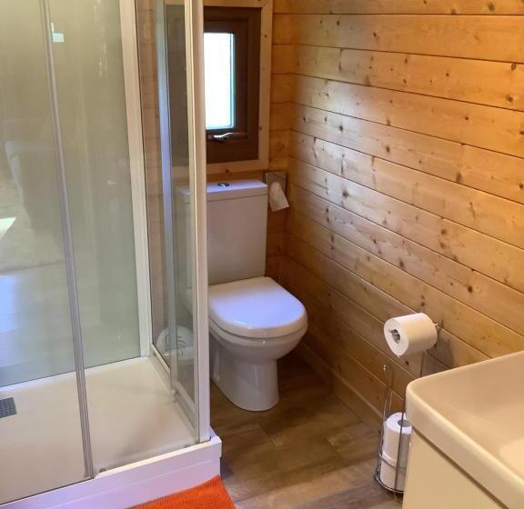 کلبه ییلاقی, Little London Bed & Breakfast And Glamping Pod