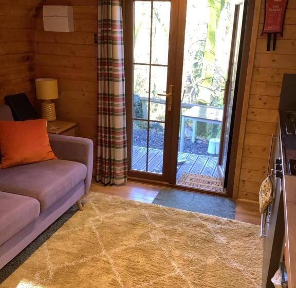 کلبه ییلاقی, Little London Bed & Breakfast And Glamping Pod