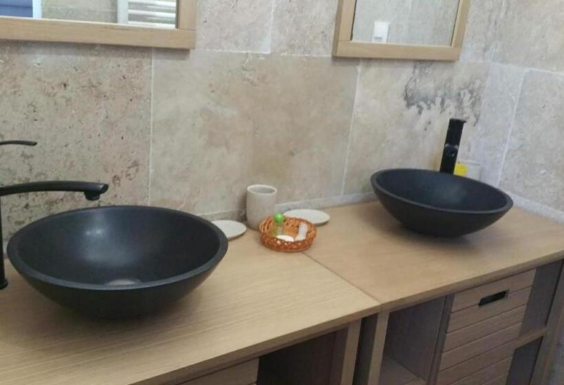 استودیوی استاندارد, Chez Laurence