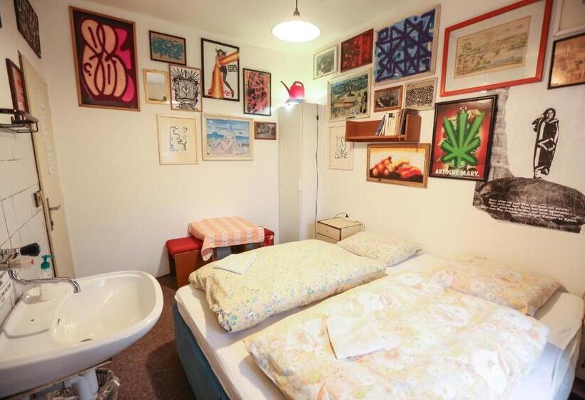 带共用浴室的标准房间, Hostel Klondike