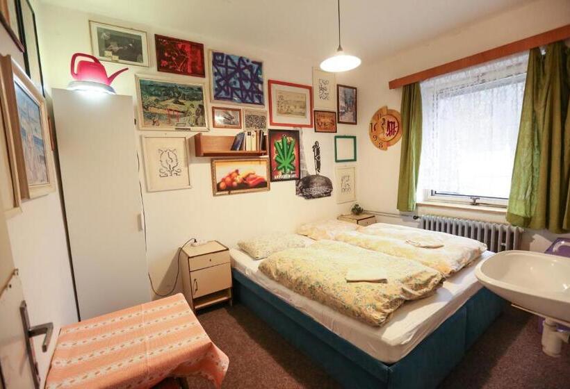 带共用浴室的标准房间, Hostel Klondike