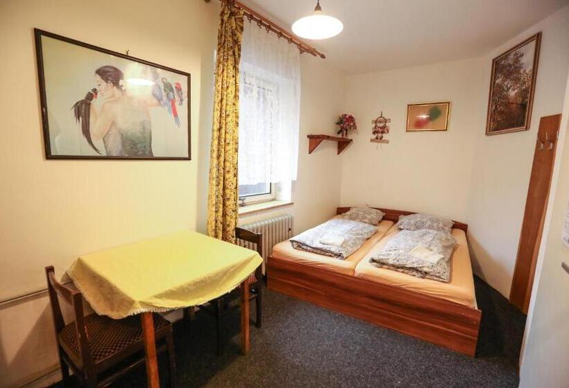 带共用浴室的标准房间, Hostel Klondike