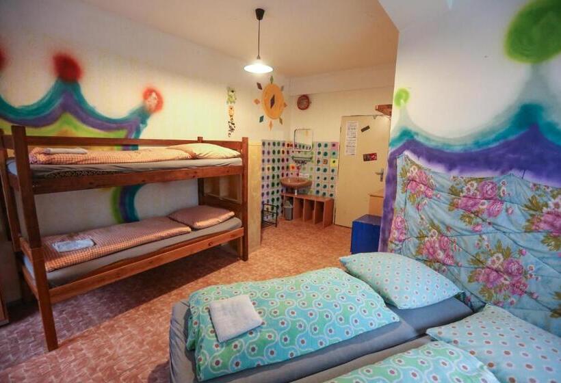 标准四人间共用浴室, Hostel Klondike