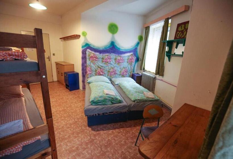 标准四人间共用浴室, Hostel Klondike