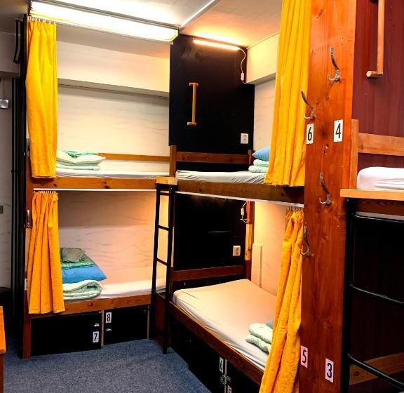 共用房间的床, Hostel Klondike