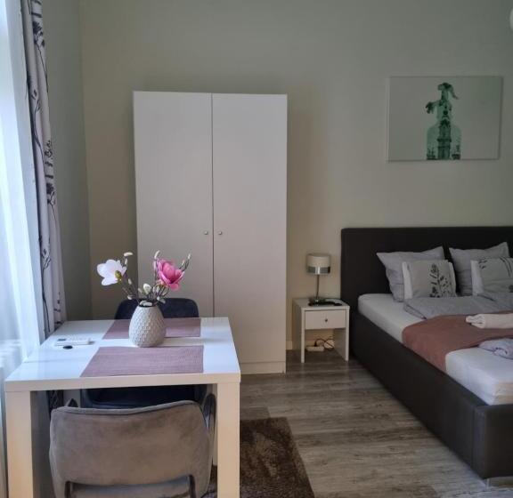 اتاق لوکس, Eden Center Home