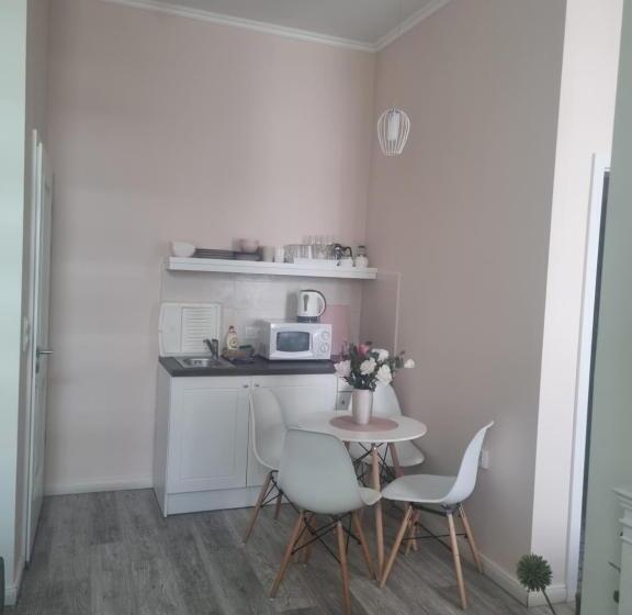 استودیوی استاندارد, Eden Center Home