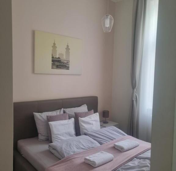استودیوی استاندارد, Eden Center Home