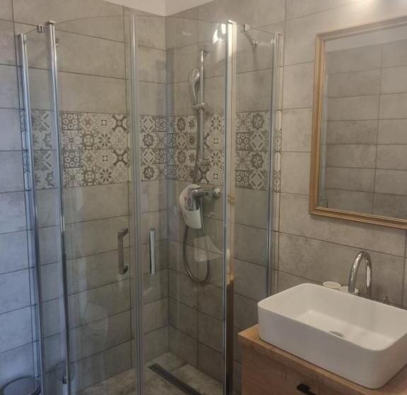 استودیوی استاندارد, Eden Center Home