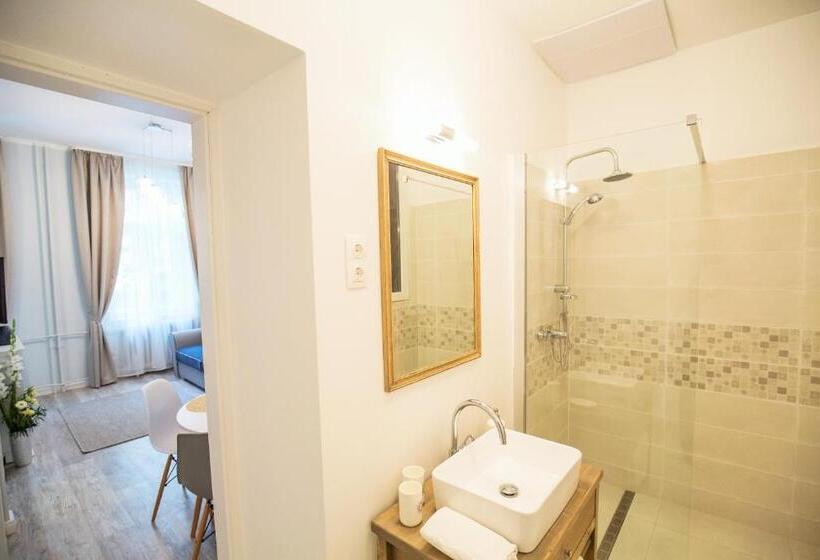 استودیوی لوکس, Eden Center Home