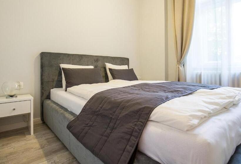 استودیوی لوکس, Eden Center Home