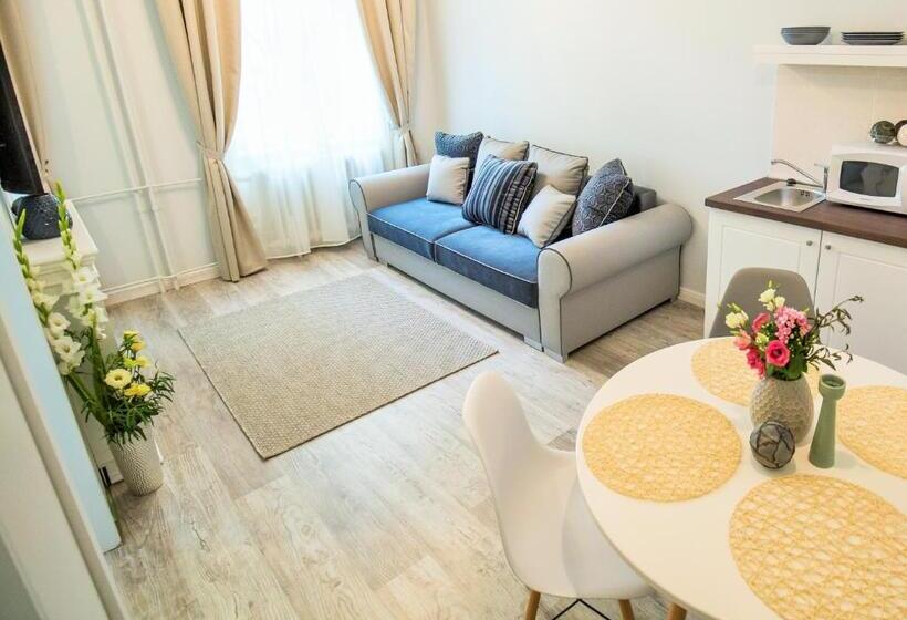 استودیوی لوکس, Eden Center Home