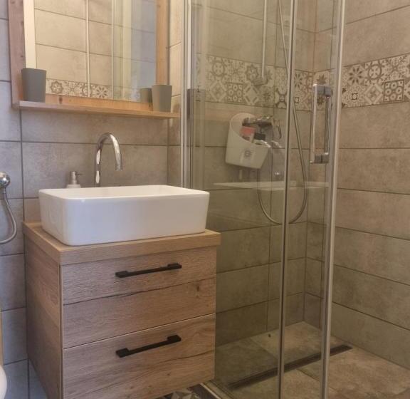 اتاق لوکس با تخت بزرگ, Eden Center Home