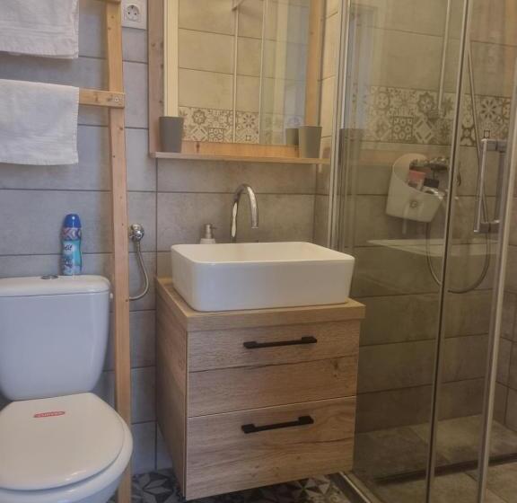 اتاق لوکس با تخت بزرگ, Eden Center Home