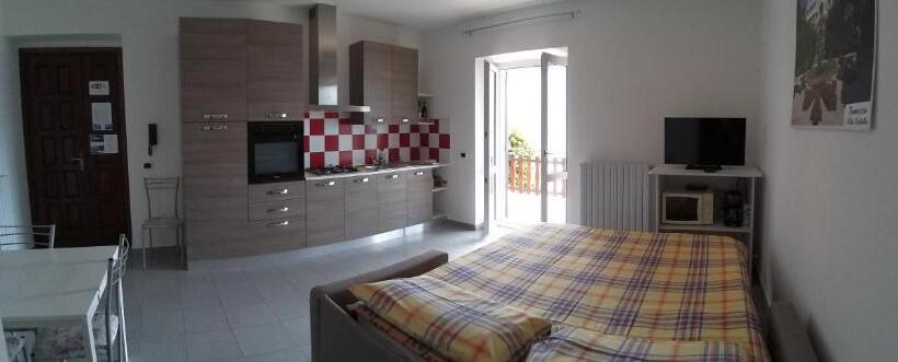 1 Bedroom Apartment Lake View, Residence Casa Rosa