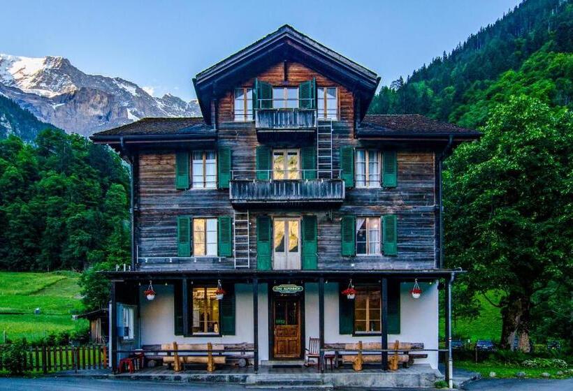 اتاق خانوادگی با چشم‌انداز کوه, The Alpenhof Mountain House